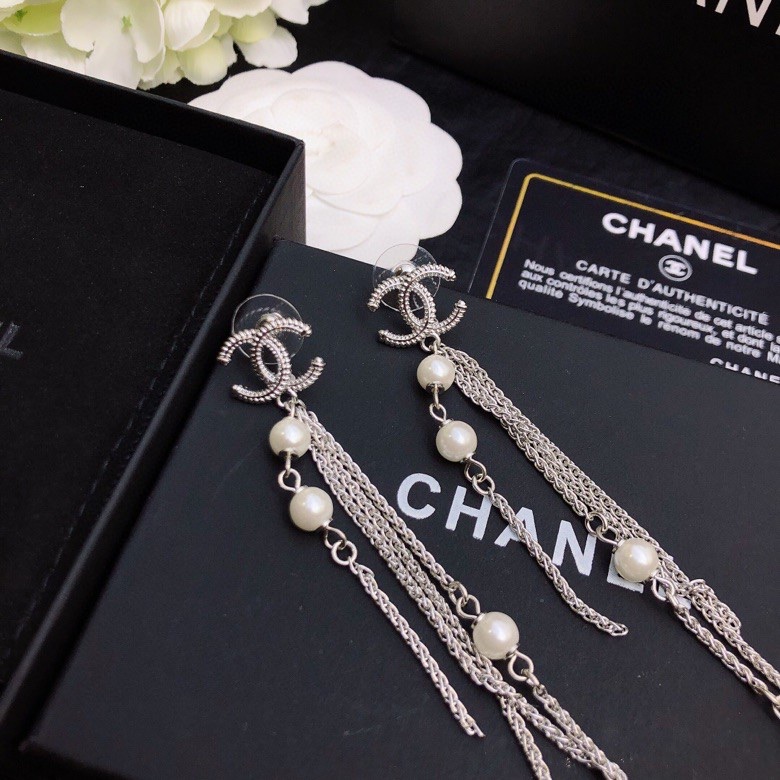 💝💝💝官网打版 小香 CHANEL 双C耳钉耳坠 优雅大方精工设计   雕刻 非常修饰脸型    青春活