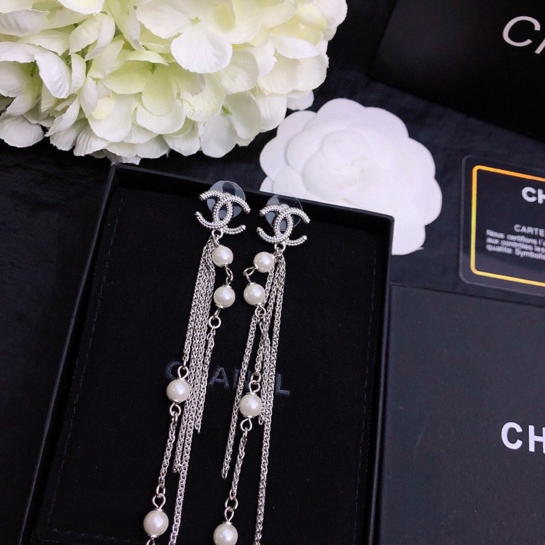💝💝💝官网打版 小香 CHANEL 双C耳钉耳坠 优雅大方精工设计   雕刻 非常修饰脸型    青春活