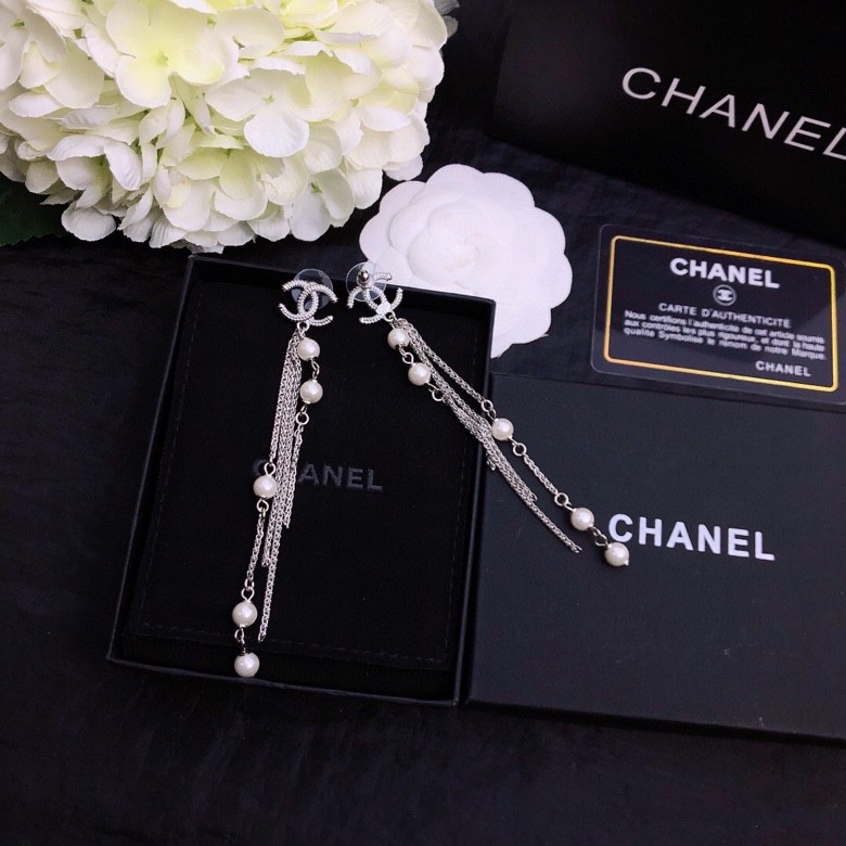 💝💝💝官网打版 小香 CHANEL 双C耳钉耳坠 优雅大方精工设计   雕刻 非常修饰脸型    青春活