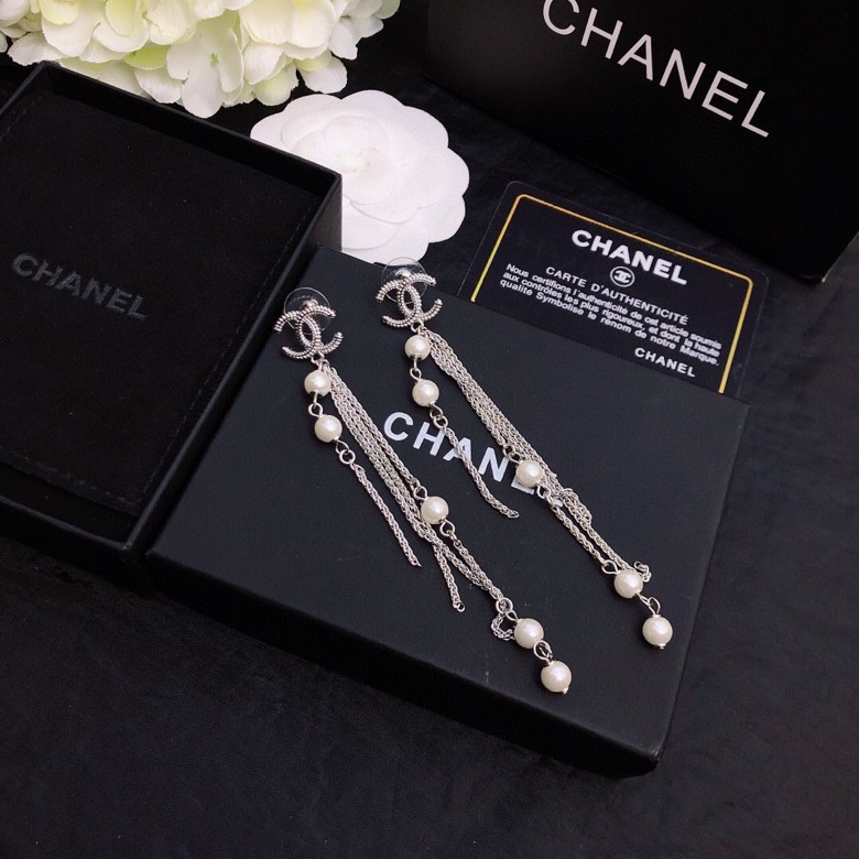 💝💝💝官网打版 小香 CHANEL 双C耳钉耳坠 优雅大方精工设计   雕刻 非常修饰脸型    青春活