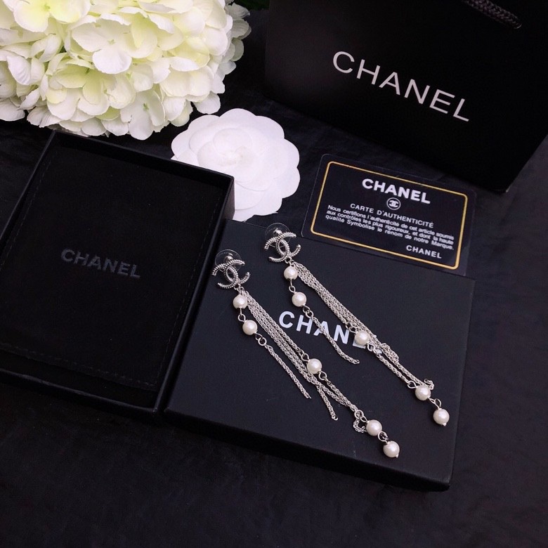 💝💝💝官网打版 小香 CHANEL 双C耳钉耳坠 优雅大方精工设计   雕刻 非常修饰脸型    青春活