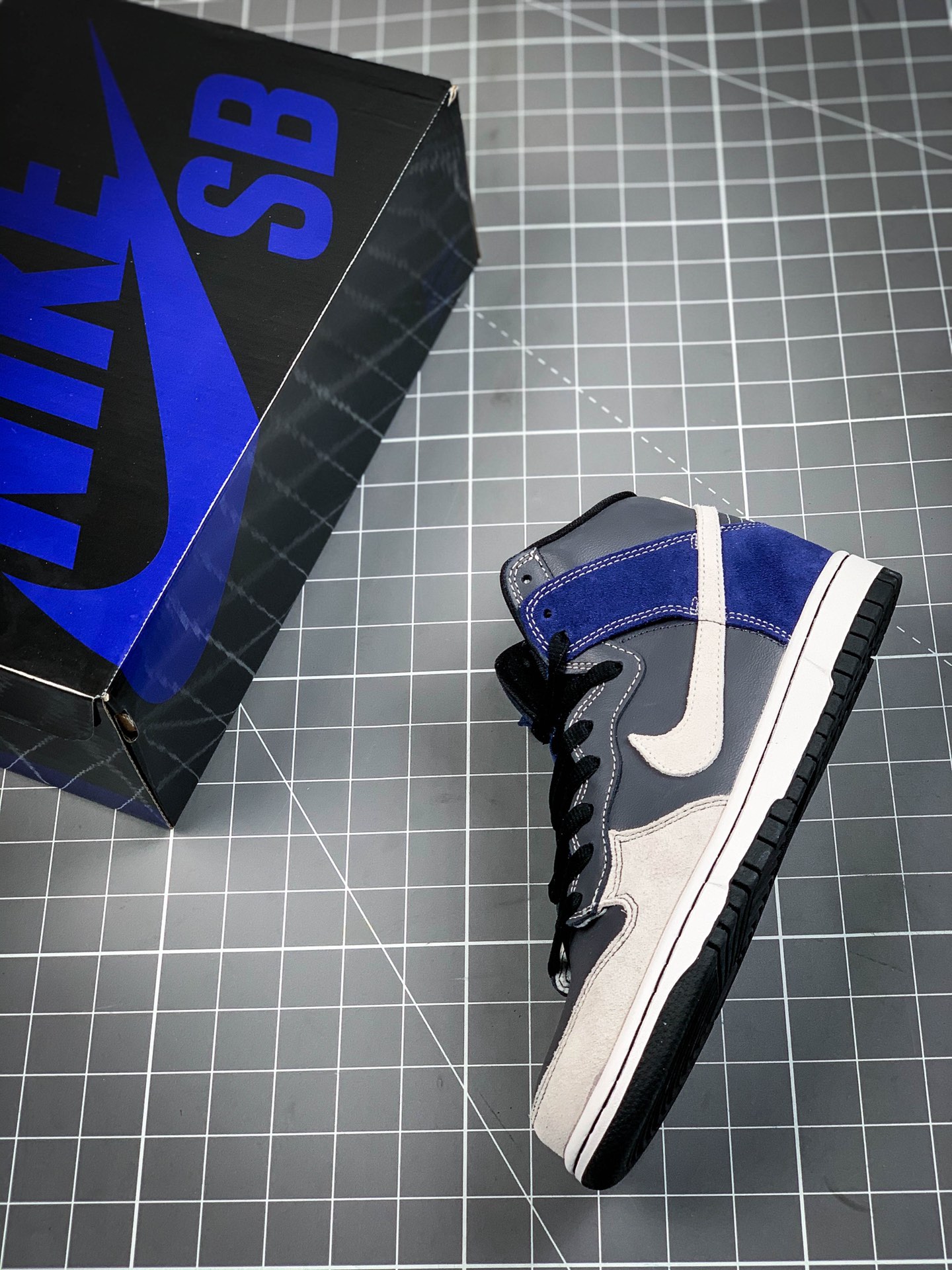 260  Nike SB Zoom Dunk High 高帮运动休闲滑板鞋 305050-015