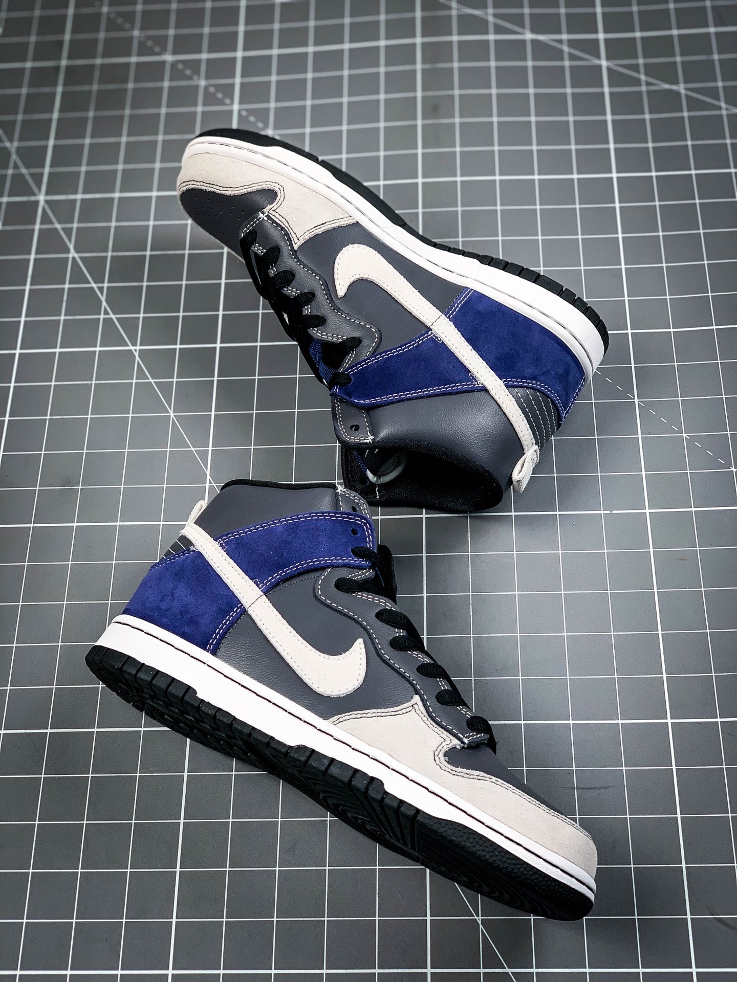 260  Nike SB Zoom Dunk High 高帮运动休闲滑板鞋 305050-015