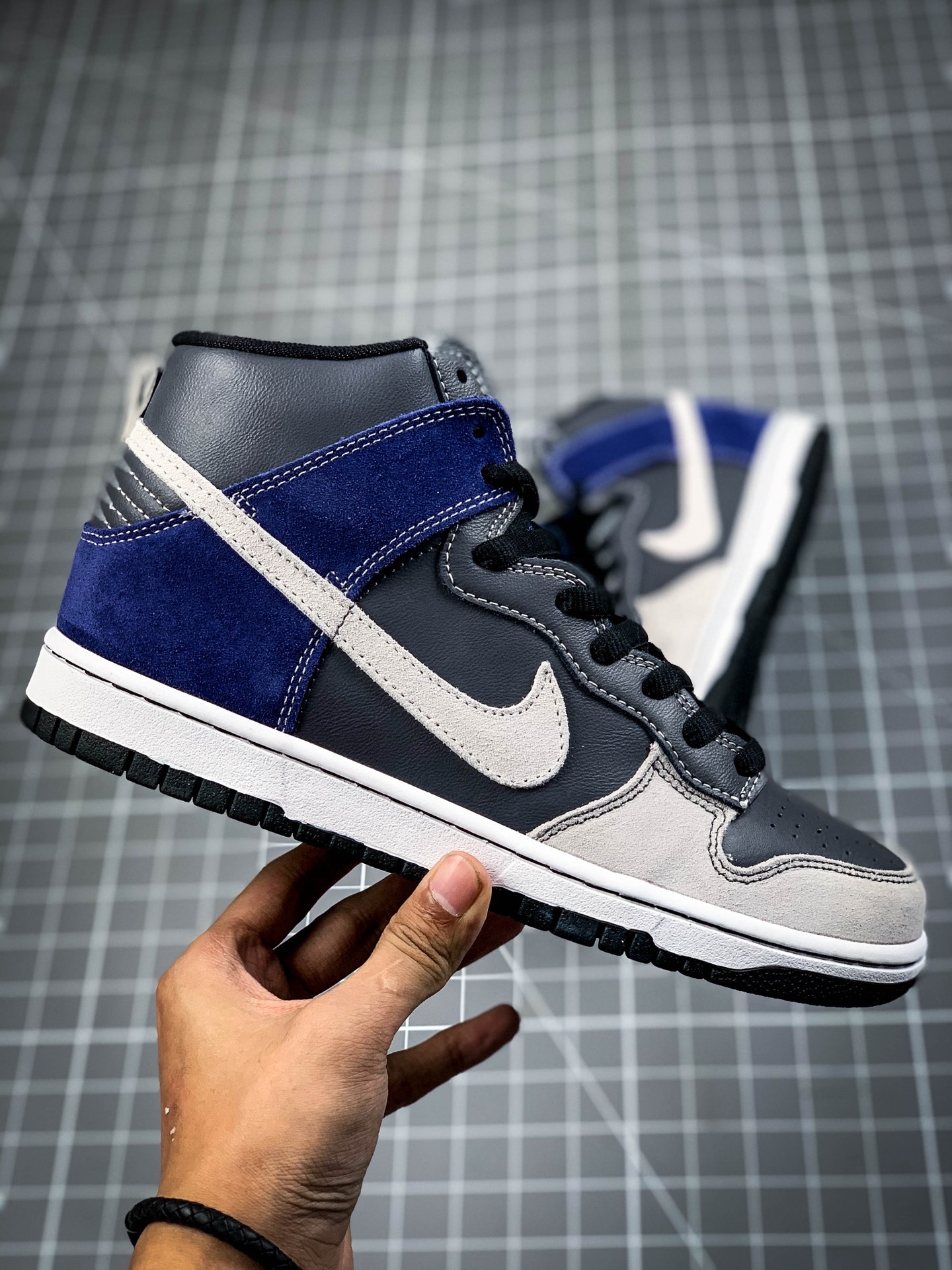 260  Nike SB Zoom Dunk High 高帮运动休闲滑板鞋 305050-015
