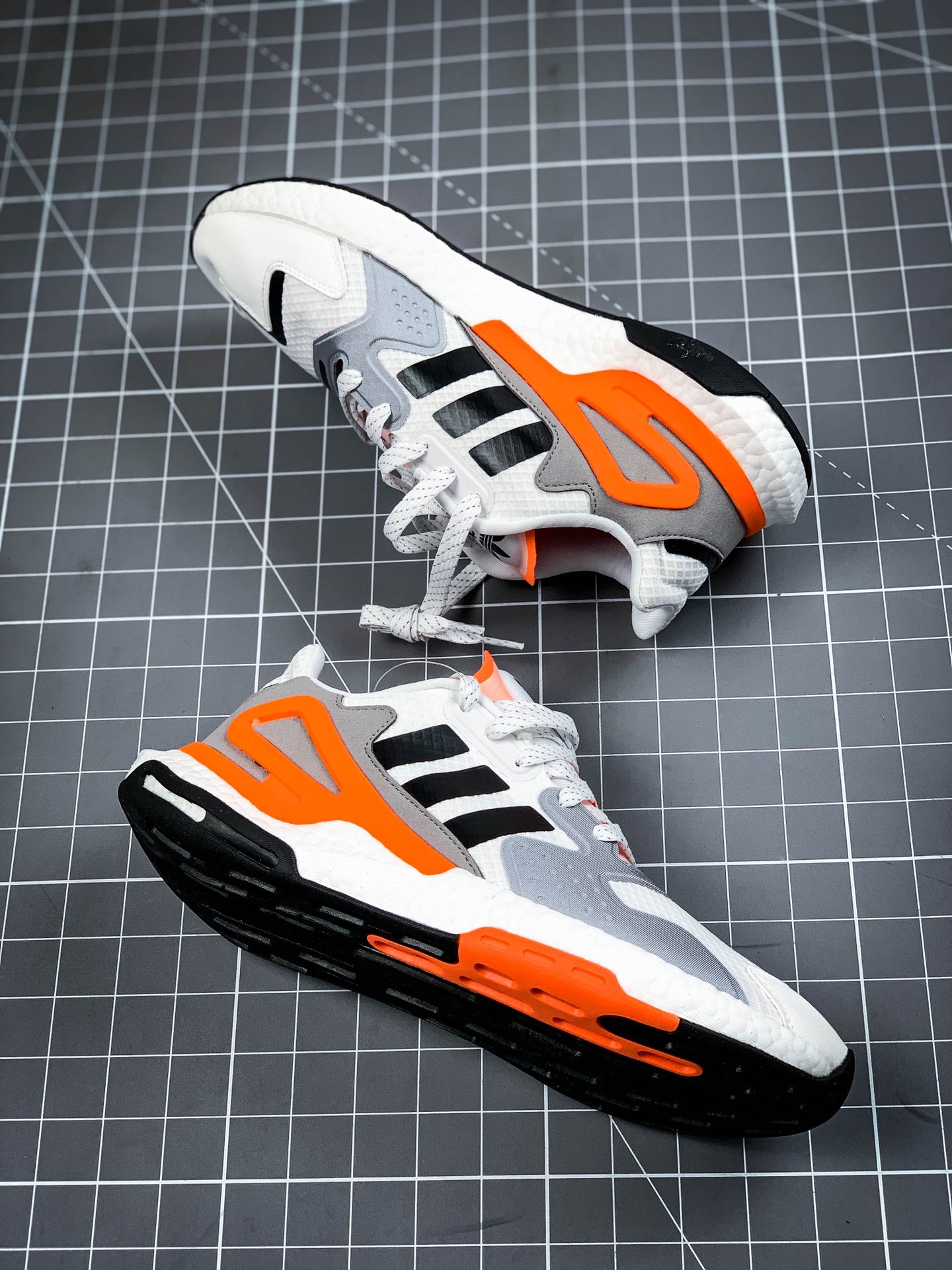 200 阿迪达斯日行者跑步运动鞋 FY3012 adidas orginals Day Jogger441