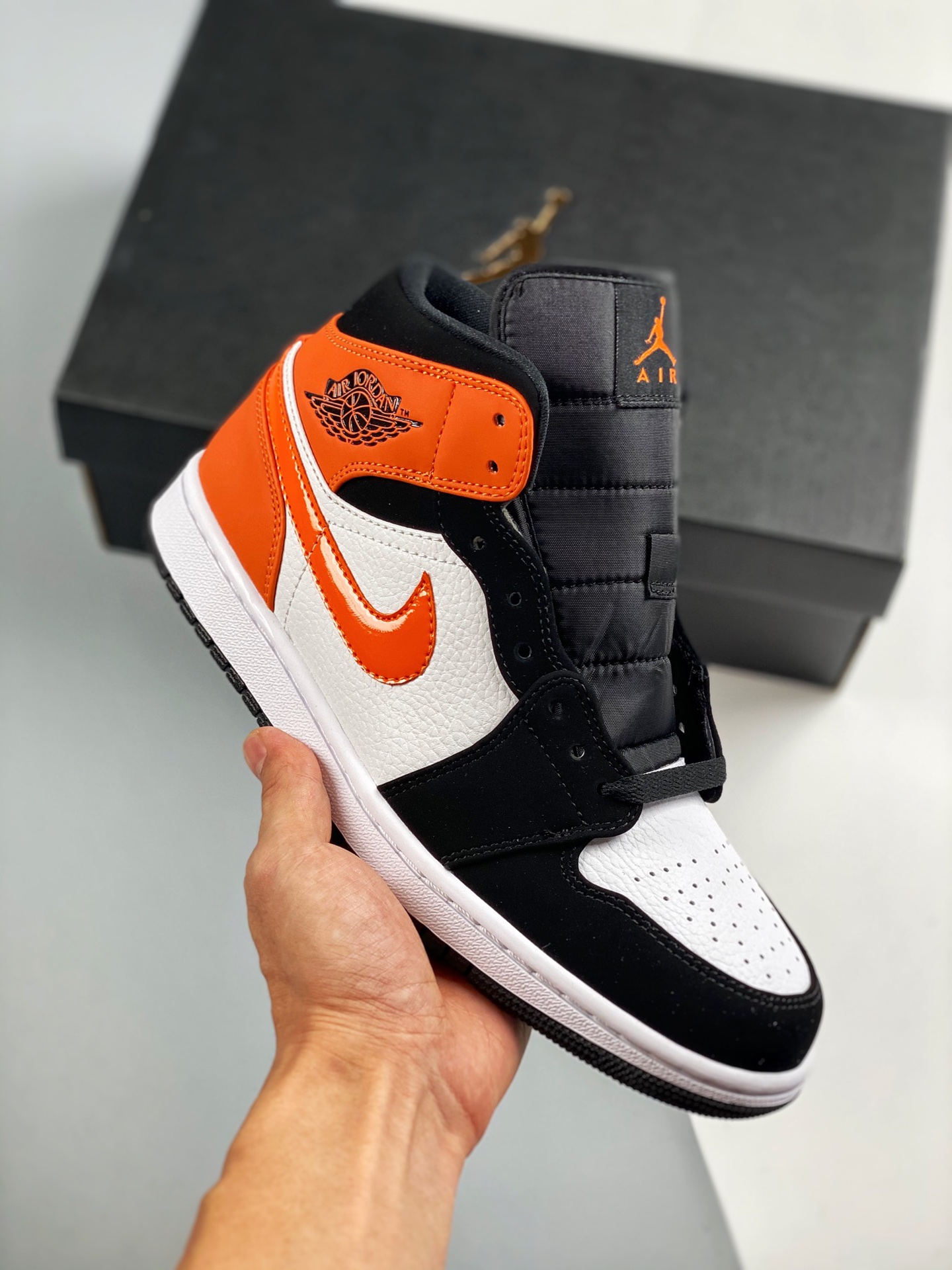 Nivel de zapatos desnudos originales, el producto de la más alta artesanía en el mercado 💯 Air Jordan 1 Mid Negro y na…