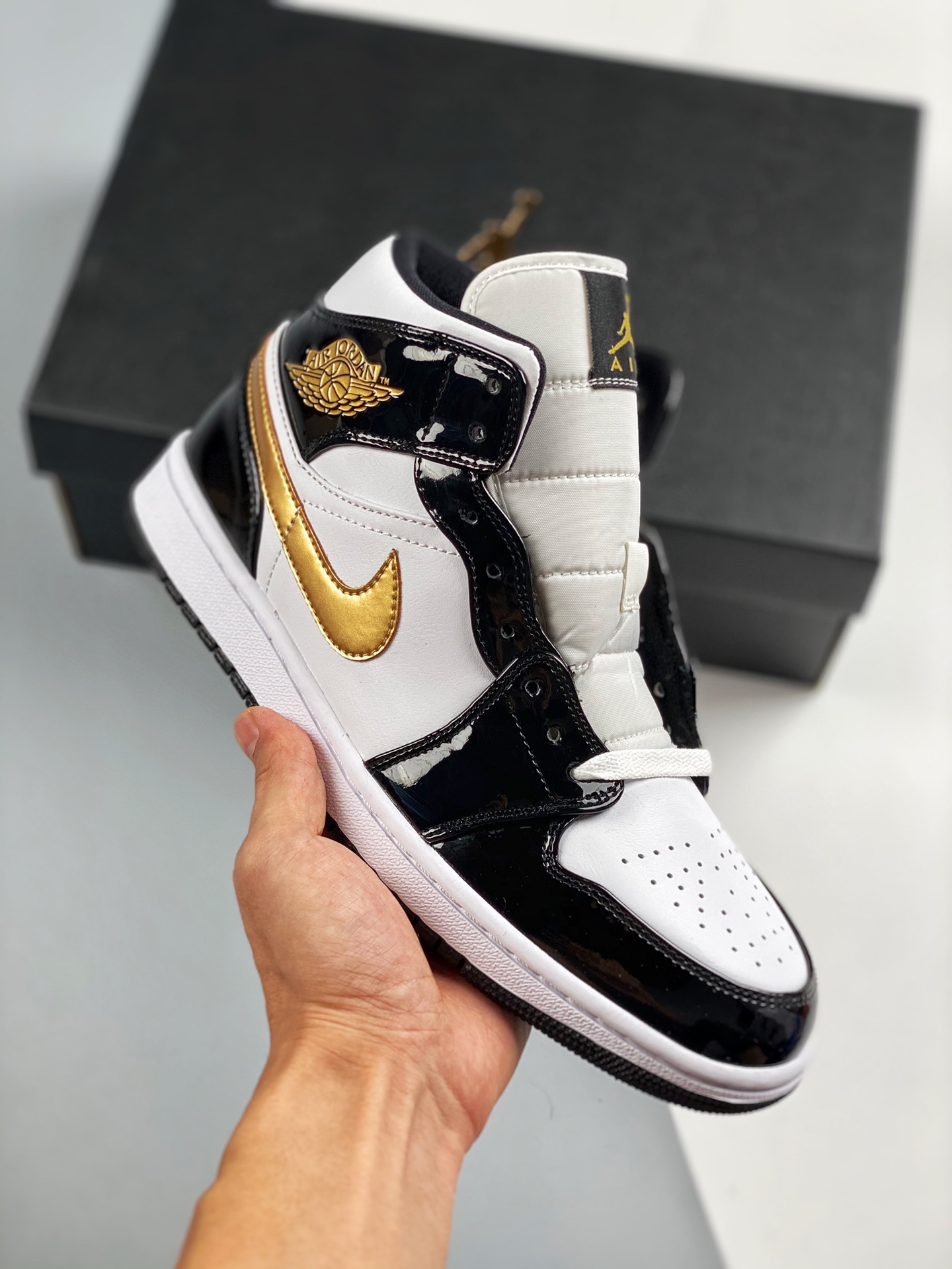 Nivel de zapatos desnudos originales, el producto de la más alta artesanía en el mercado 💯 Air Jordan 1 Mid "Gold Blac…