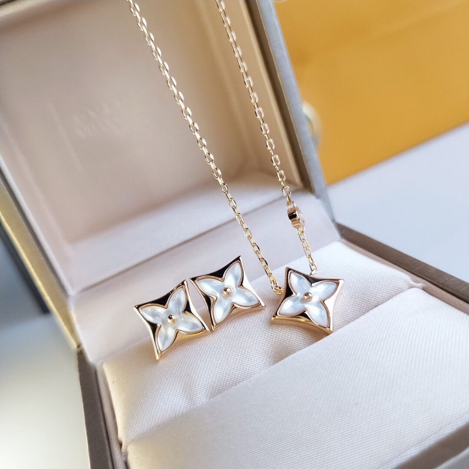 Louis Vuitton 精工版本路易威登项链 菱形花形天然白贝母钻石项链 真心美哭‼ ‼ LV耳钉系列