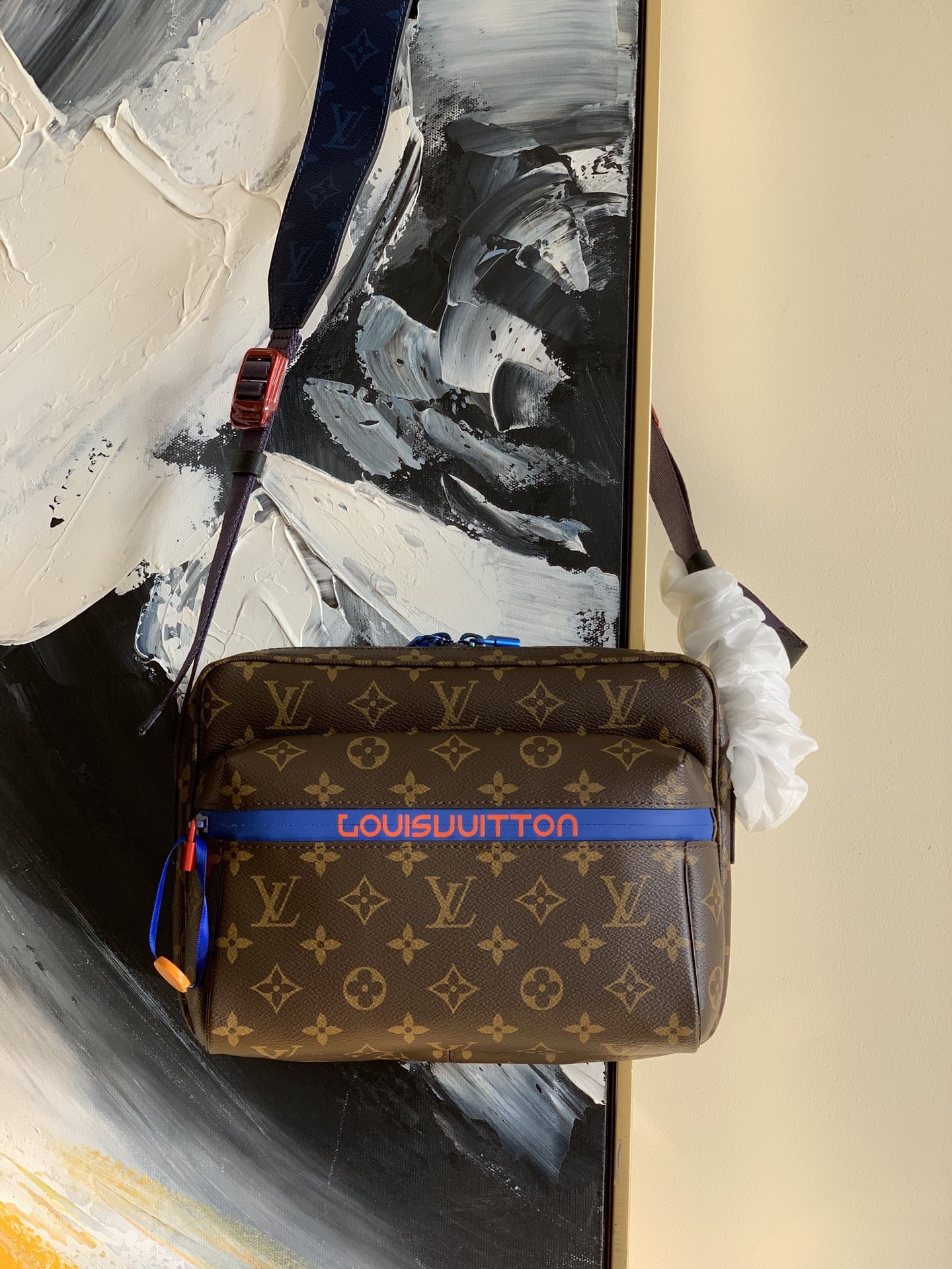 NO:396295,Universal model for men and women 43843 upper body picture, LV [original leather], louis vuitton19860909男女通用款 43843上身图,LV【原厂皮】,louis vuitton,Bag