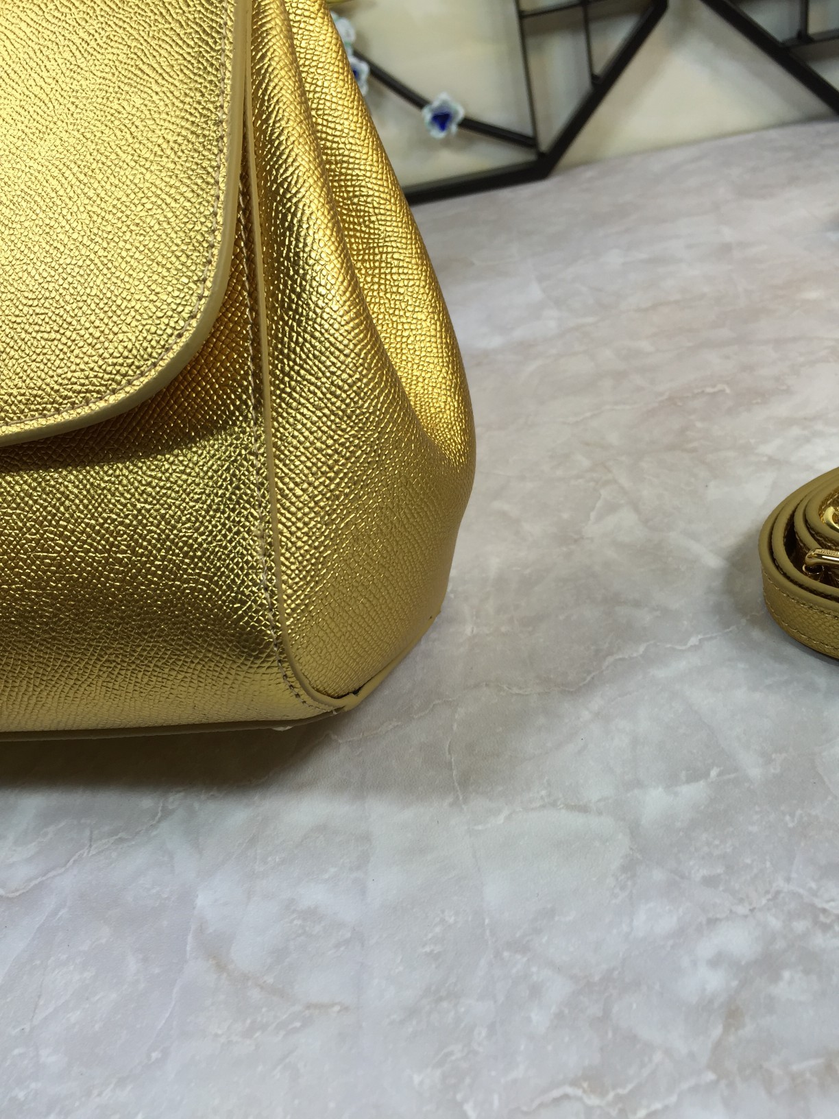 Luxury Platinum Gift Bags: Imported Palm-Grained Pelts with Original Hardware and Belts - 图片 3