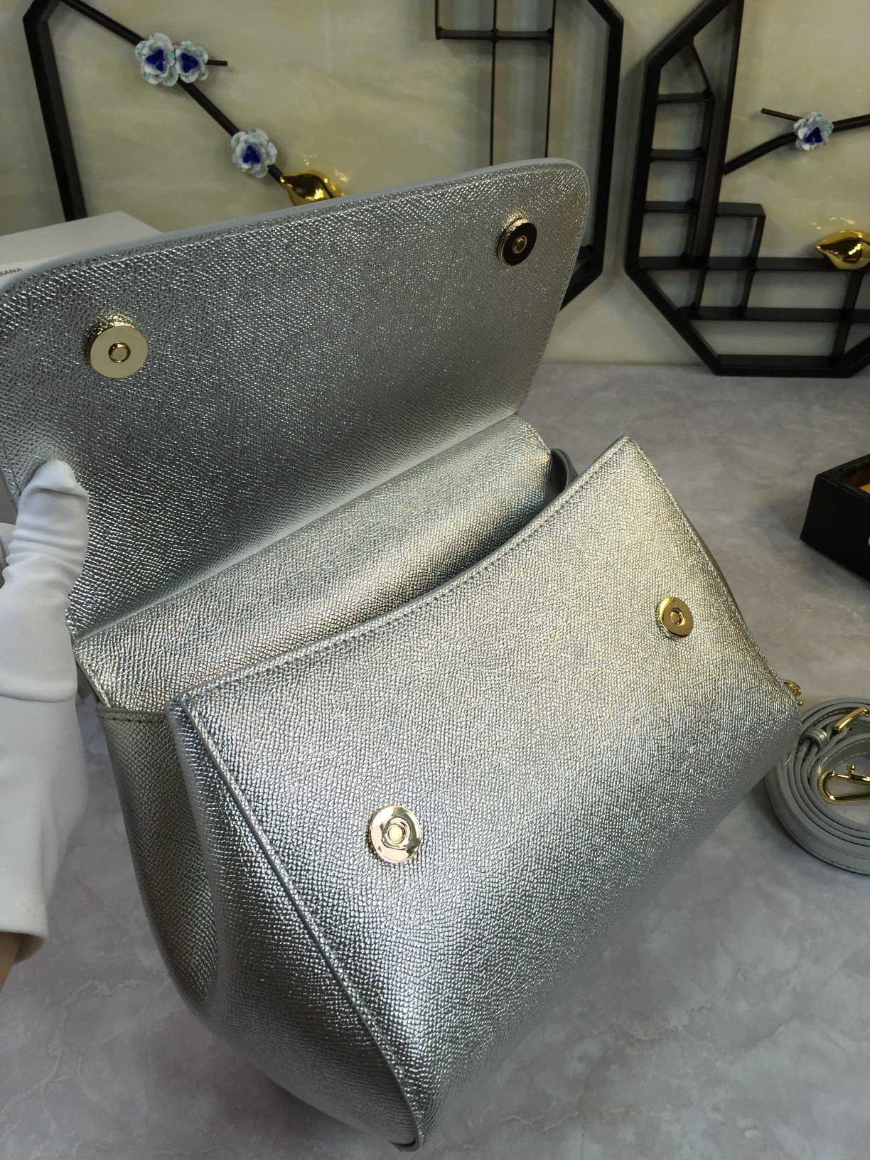 Luxury Platinum Gift Bags with Imported Palm-Grained Pelt and Original Hardware - 图片 7