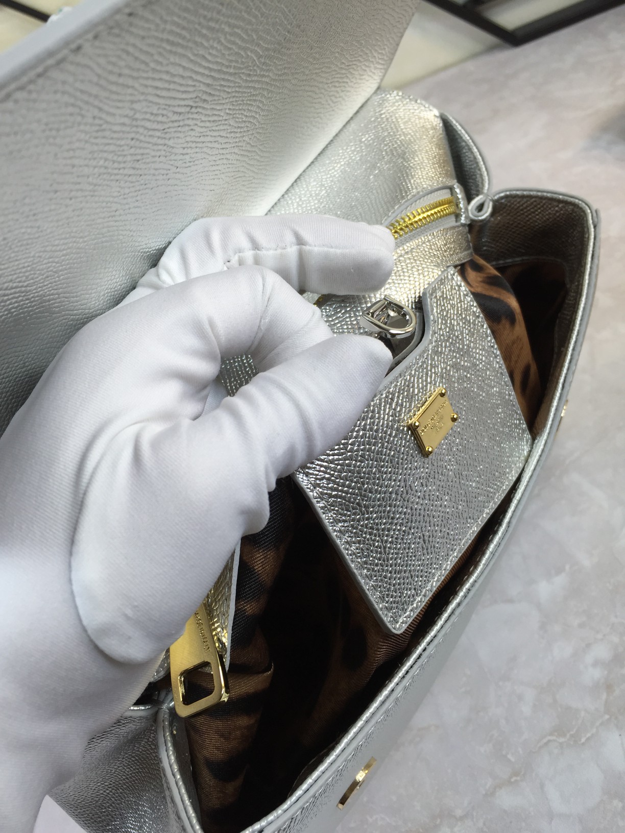 Luxury Platinum Gift Bags with Imported Palm-Grained Pelt and Original Hardware - 图片 9