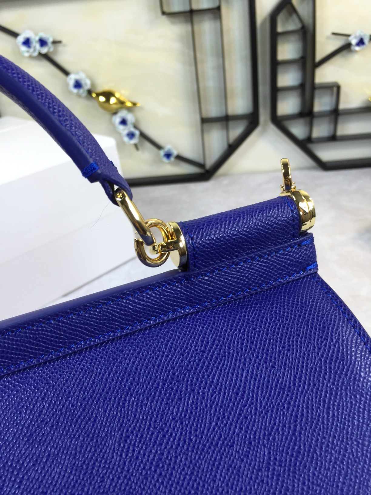 Luxury Platinum Gift Bags with Imported Palm-Grained Pelts and Original Hardware - 图片 2