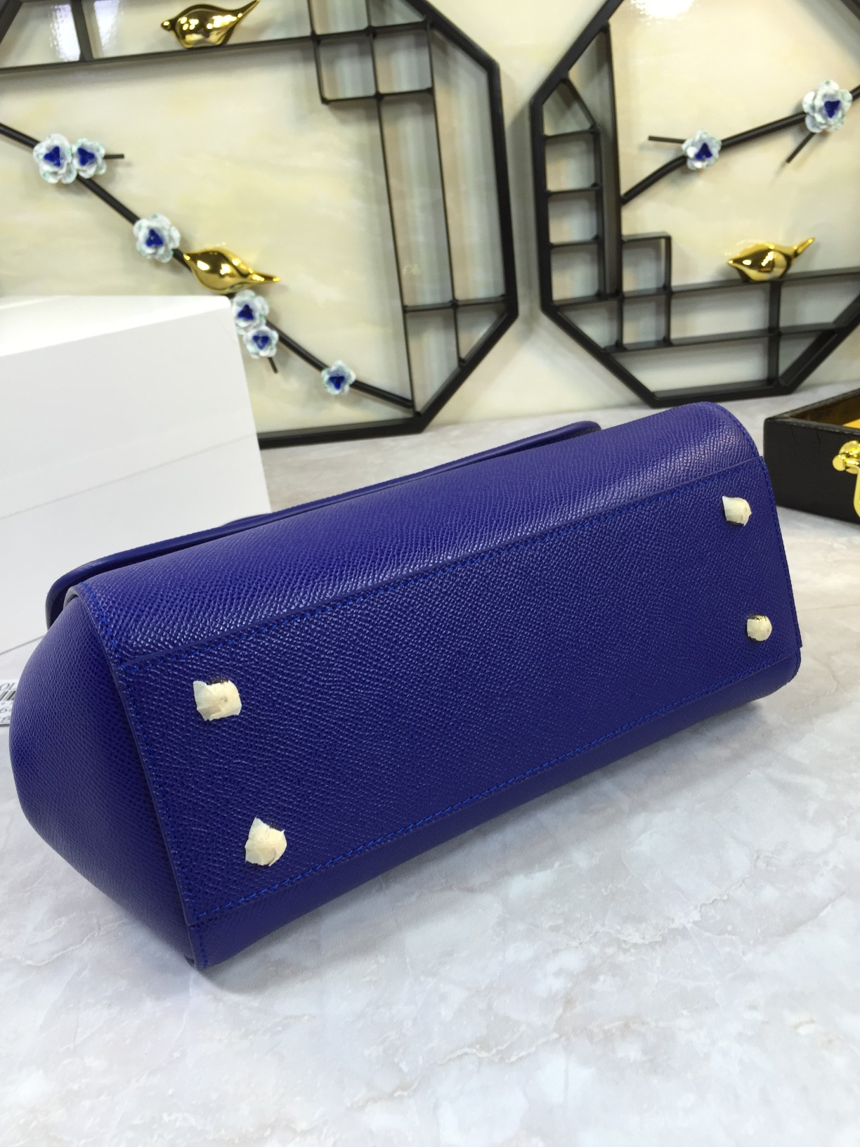 Luxury Platinum Gift Bags with Imported Palm-Grained Pelts and Original Hardware - 图片 6