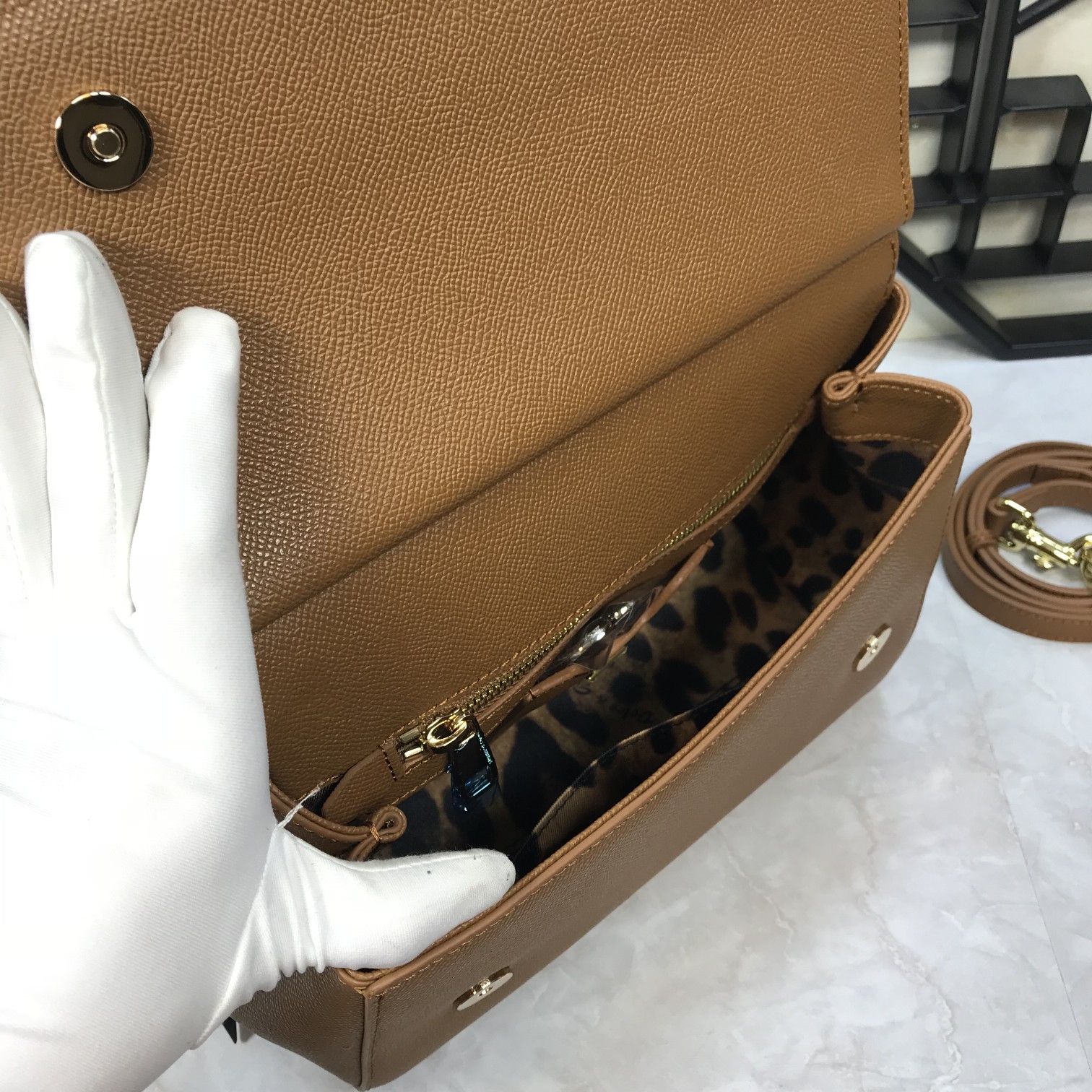 Luxury Platinum Gift Bags with Imported Palm-Grained Pelts and Original Hardware - 图片 8