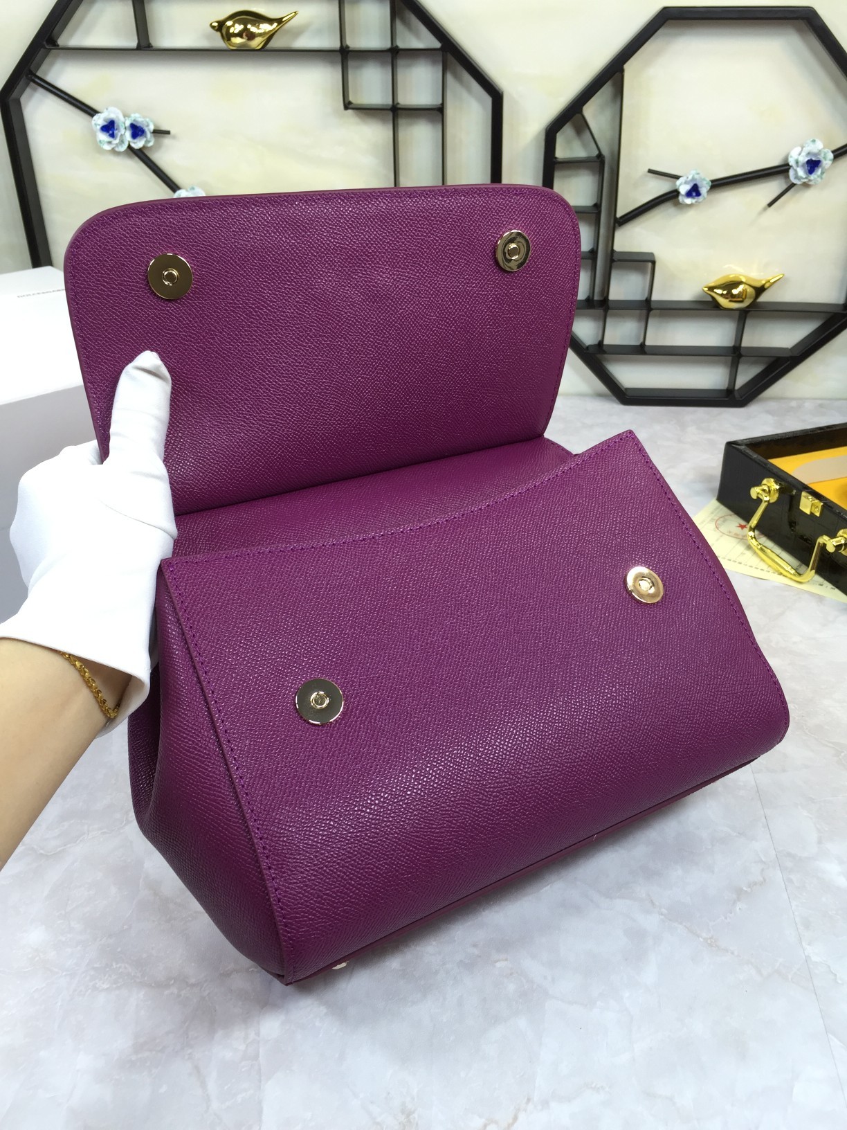 Luxury Platinum Gift Bags with Imported Palm-Grained Pelts and Original Hardware - 图片 6