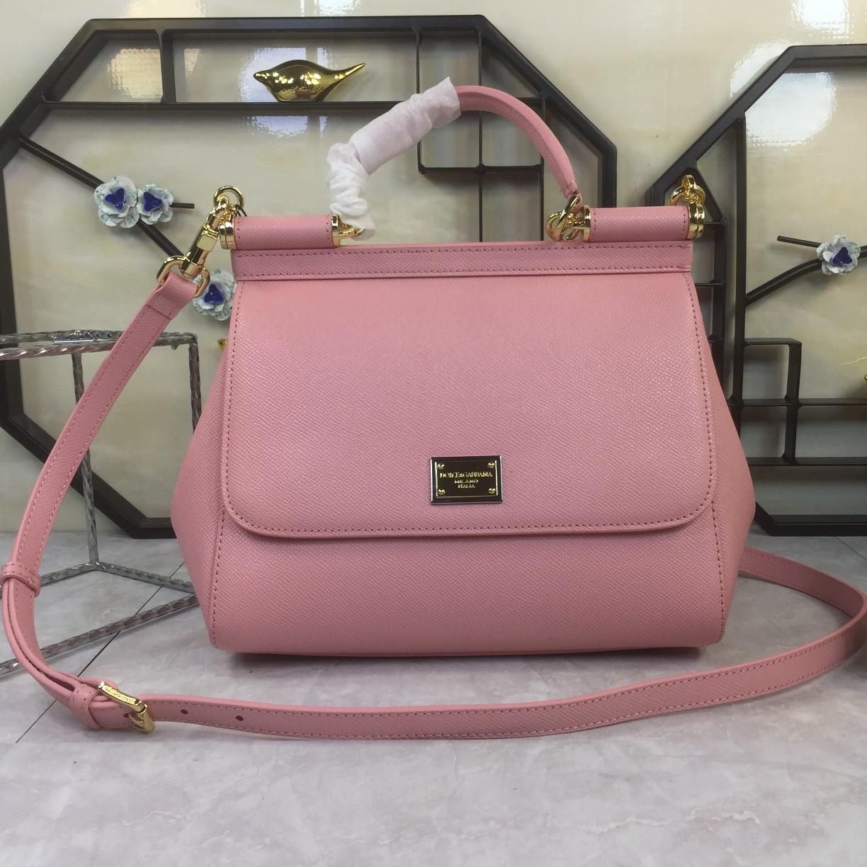 Luxury Platinum Gift Bags with Imported Palm-Grained Pelts and Original Hardware
