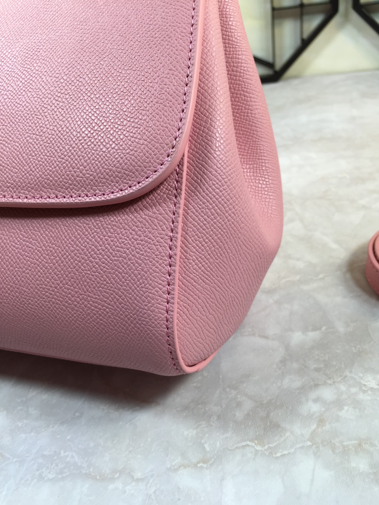 Luxury Platinum Gift Bags with Imported Palm-Grained Pelts and Original Hardware - 图片 4
