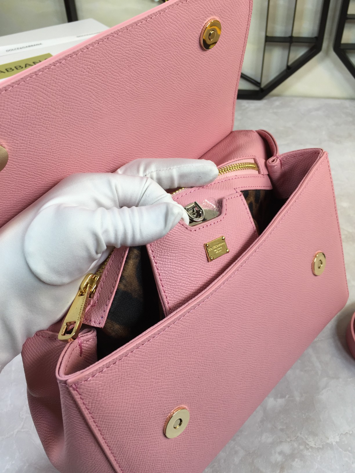 Luxury Platinum Gift Bags with Imported Palm-Grained Pelts and Original Hardware - 图片 8