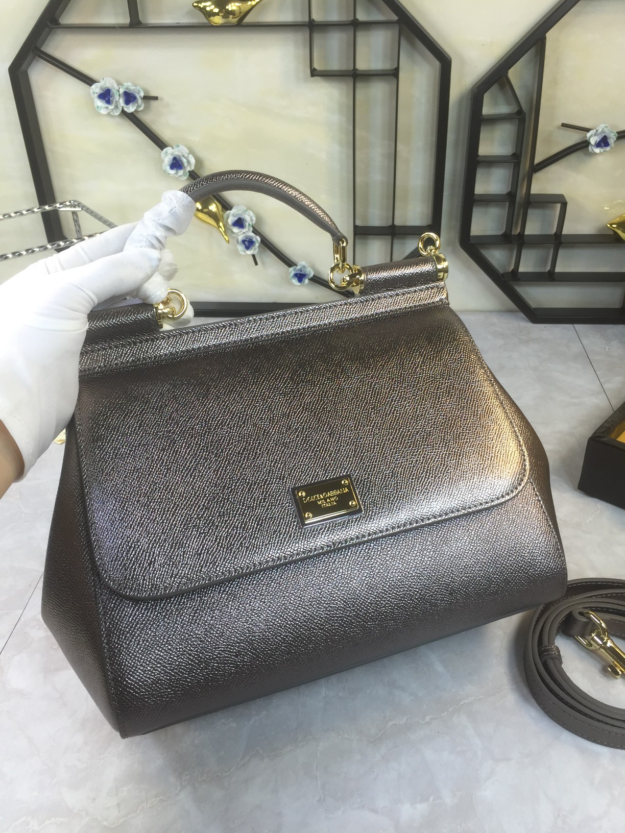 Luxurious Platinum Gift Bags with Imported Pelt and Hardware - 图片 9