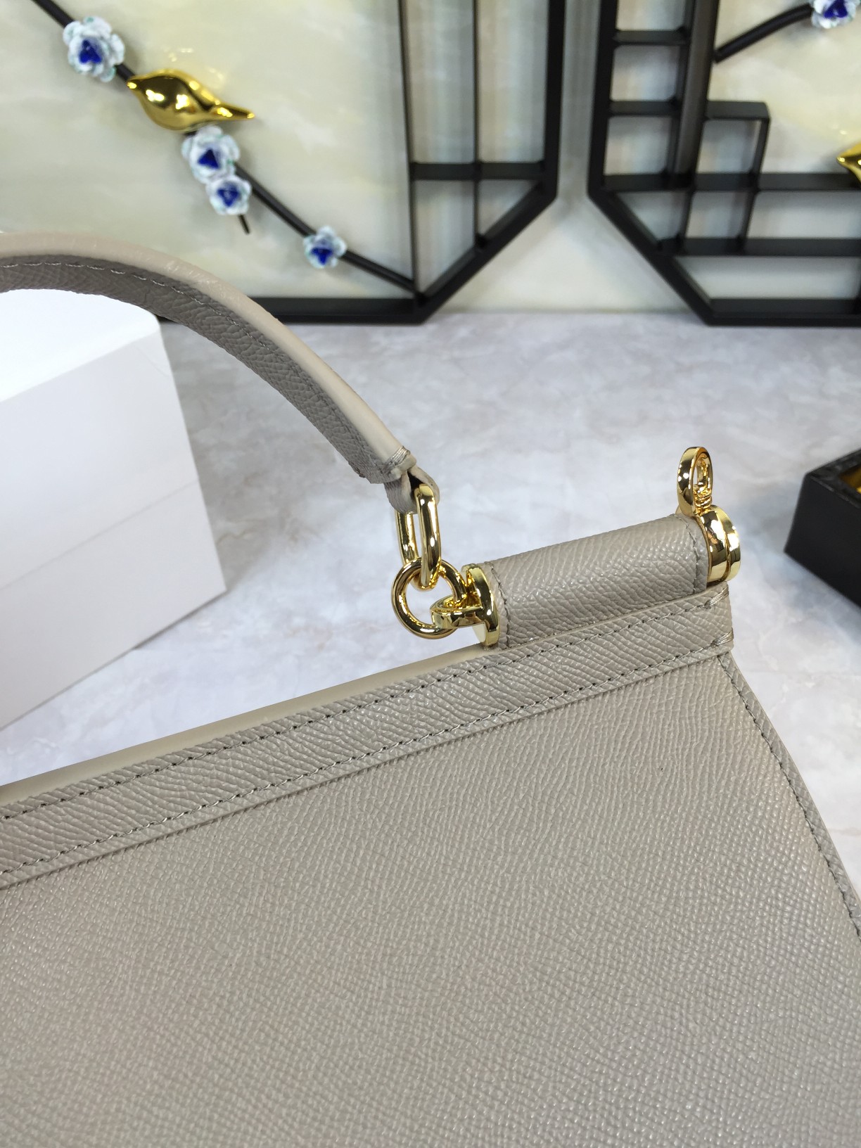 Luxury Platinum Gift Bags with Imported Palm-Grained Pelts and Original Hardware - 图片 2