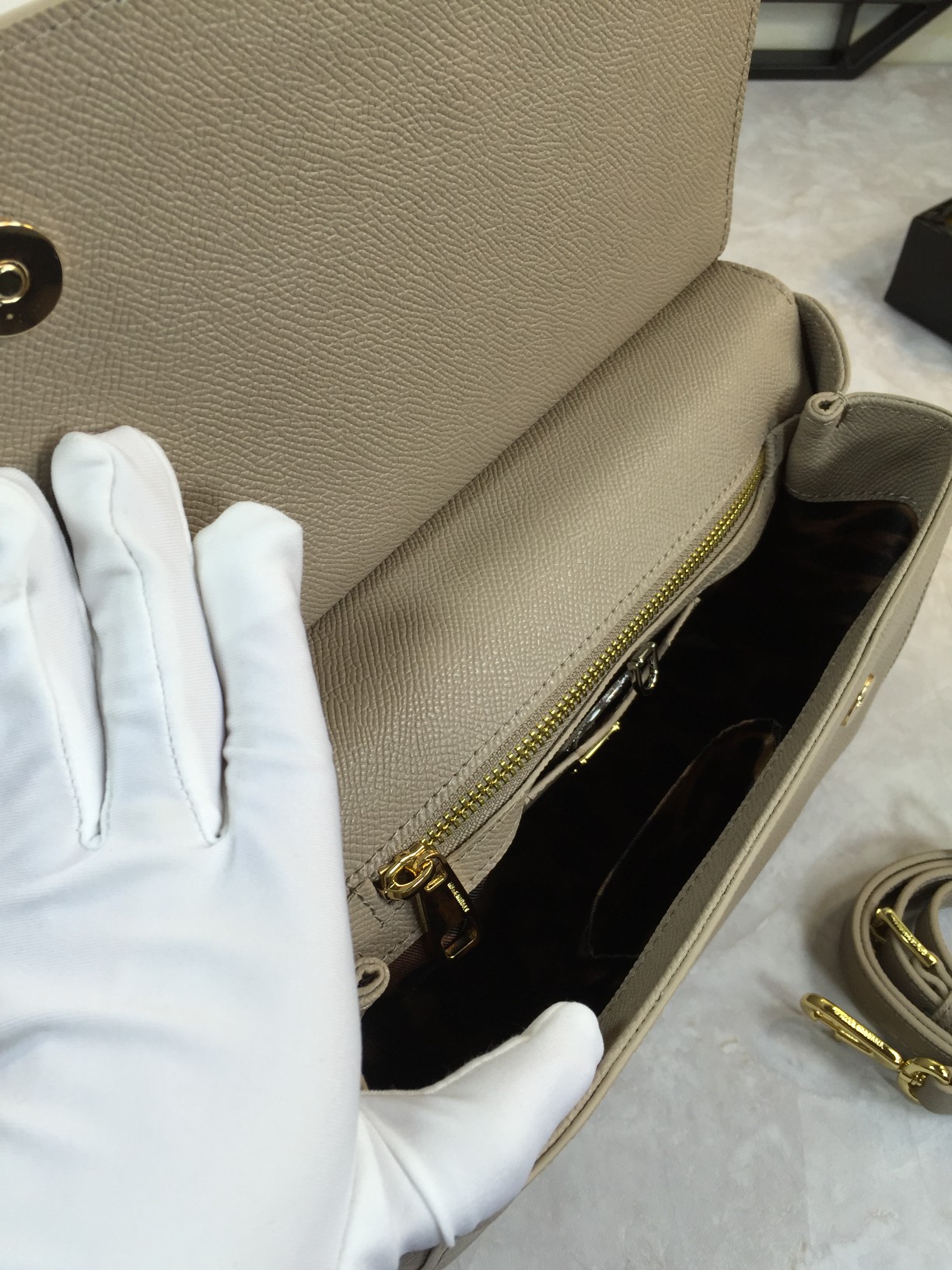 Luxury Platinum Gift Bags with Imported Palm-Grained Pelts and Original Hardware - 图片 8