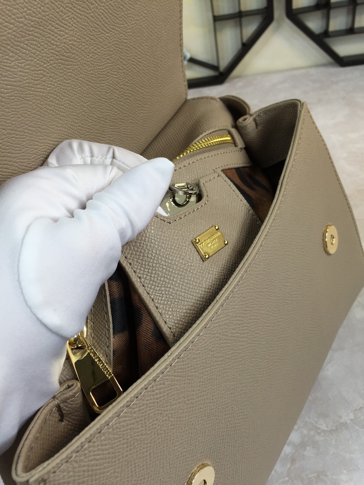 Luxury Platinum Gift Bags with Imported Palm-Grained Pelts and Original Hardware - 图片 9