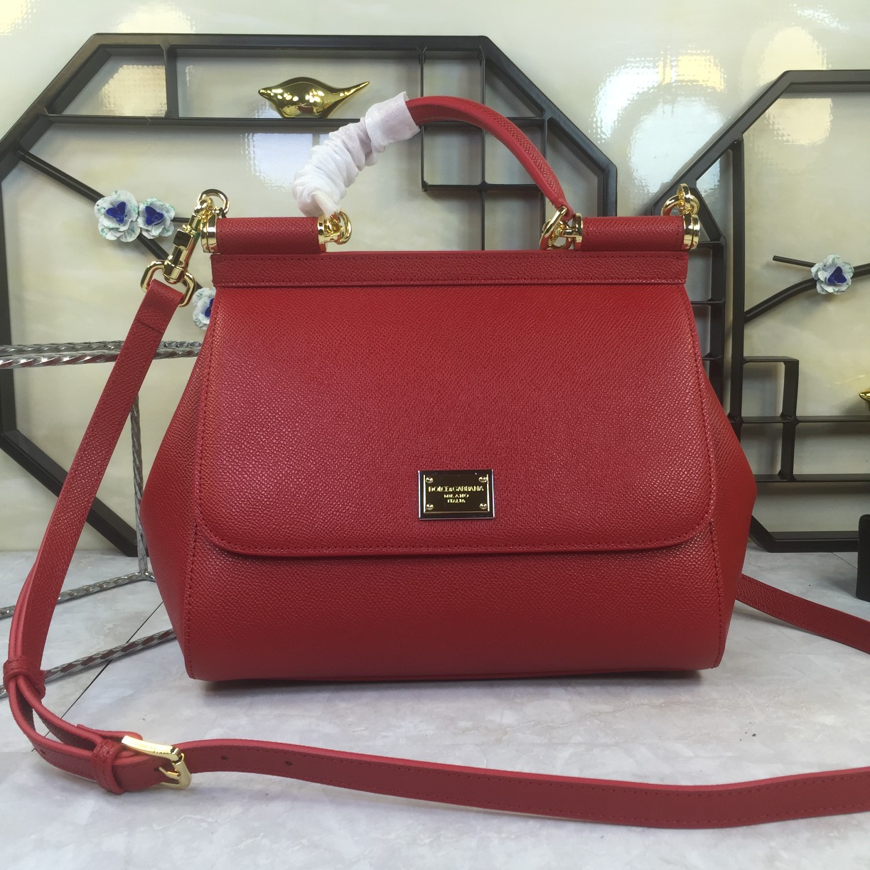 Luxurious Platinum Gift Bags with Imported Palm-Grained Pelts and Original Hardware