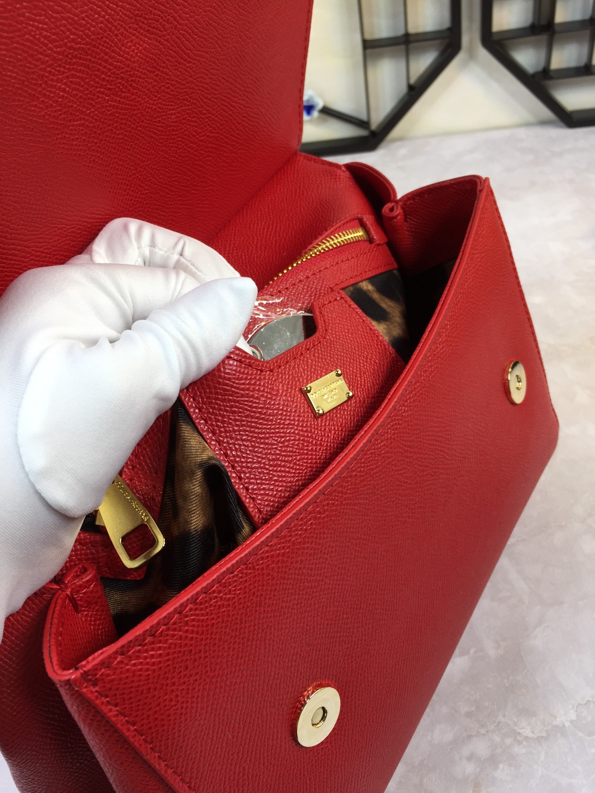 Luxurious Platinum Gift Bags with Imported Palm-Grained Pelts and Original Hardware - 图片 9