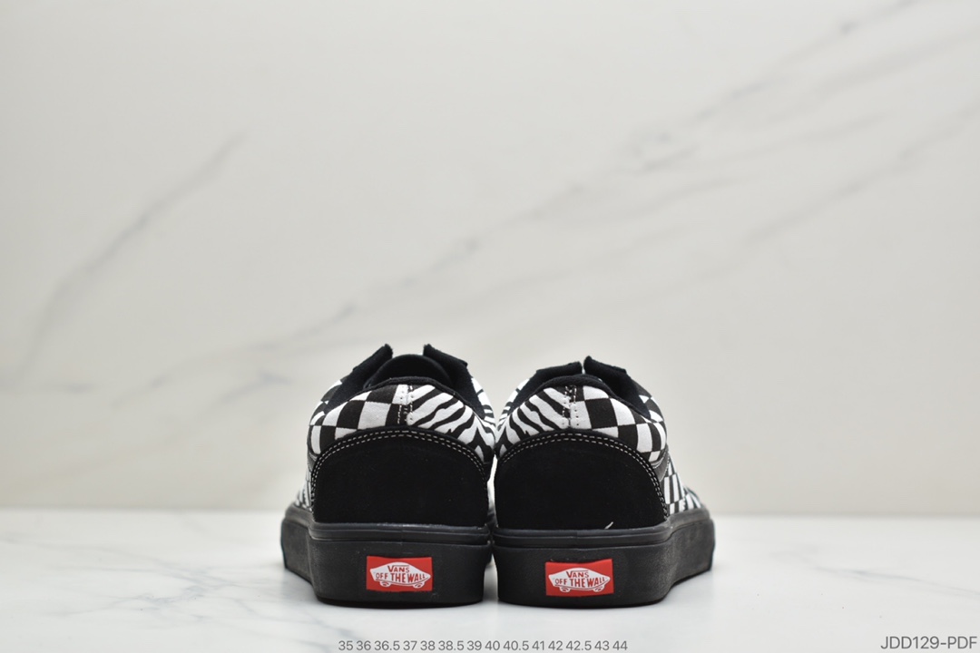 120 公司级 Vans 最新的艺术家联名是与 BJ Betts 一同打造，这位美国的传奇纹身艺术家、图形设计师将会和 Vans 联手拓展久未更新的 ”Made for the Makers” 匠人系列产品，将 BJ Betts 独特的审美风格和 Vans 传统轮廓结合，创造出兼具机能性和军事风的联名系列。 型号：GX18 Size：35 36 36.5 37 38 38.5 39 40 40.5 41 42 42.5 43 44 ID：JDD129-PDF