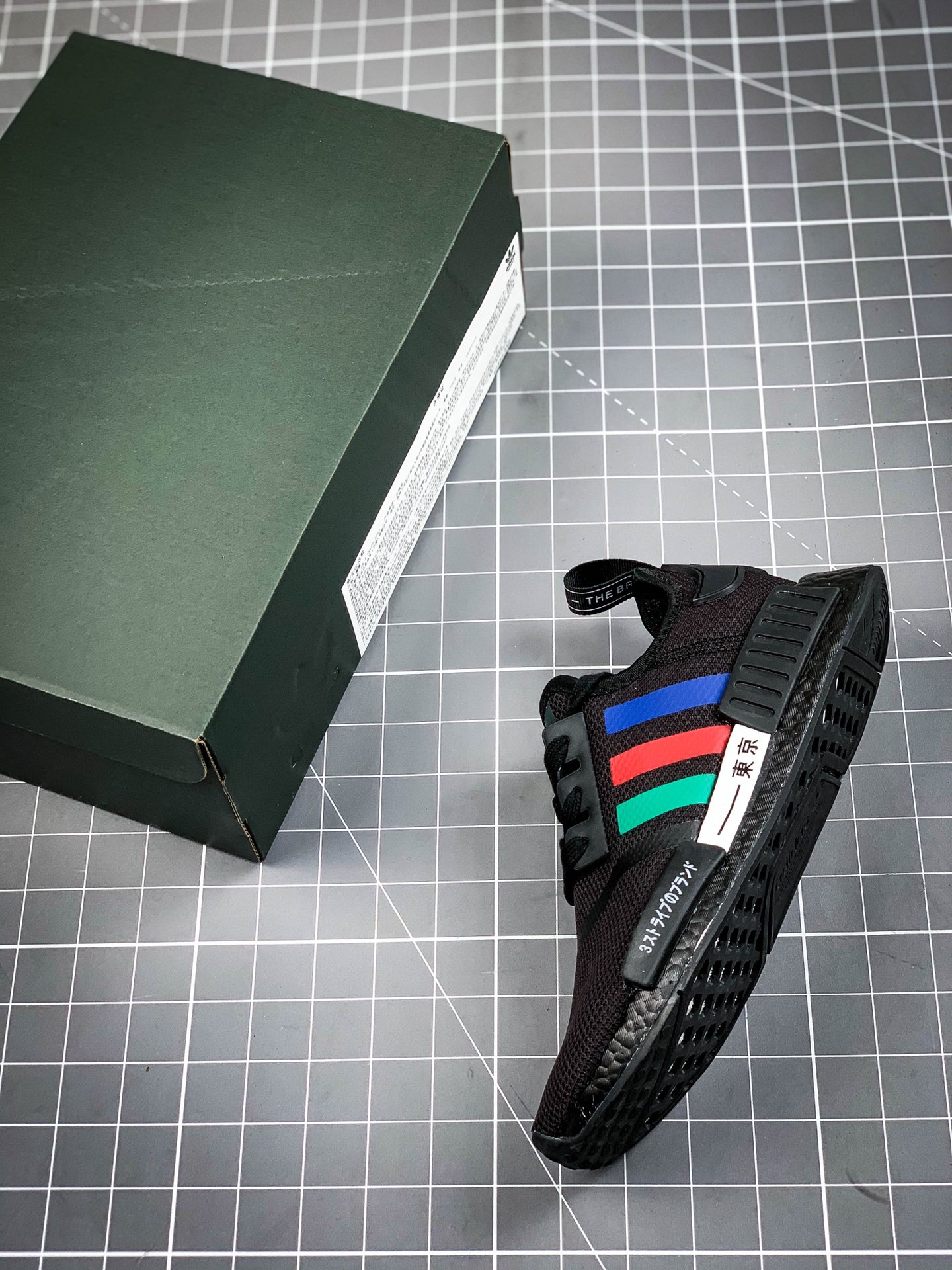 200 Adidas NMD _R1 虎扑版本 专柜同步FV9021