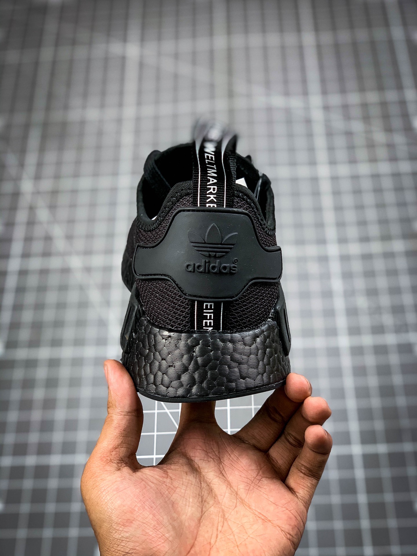 200 Adidas NMD _R1 虎扑版本 专柜同步FV9021