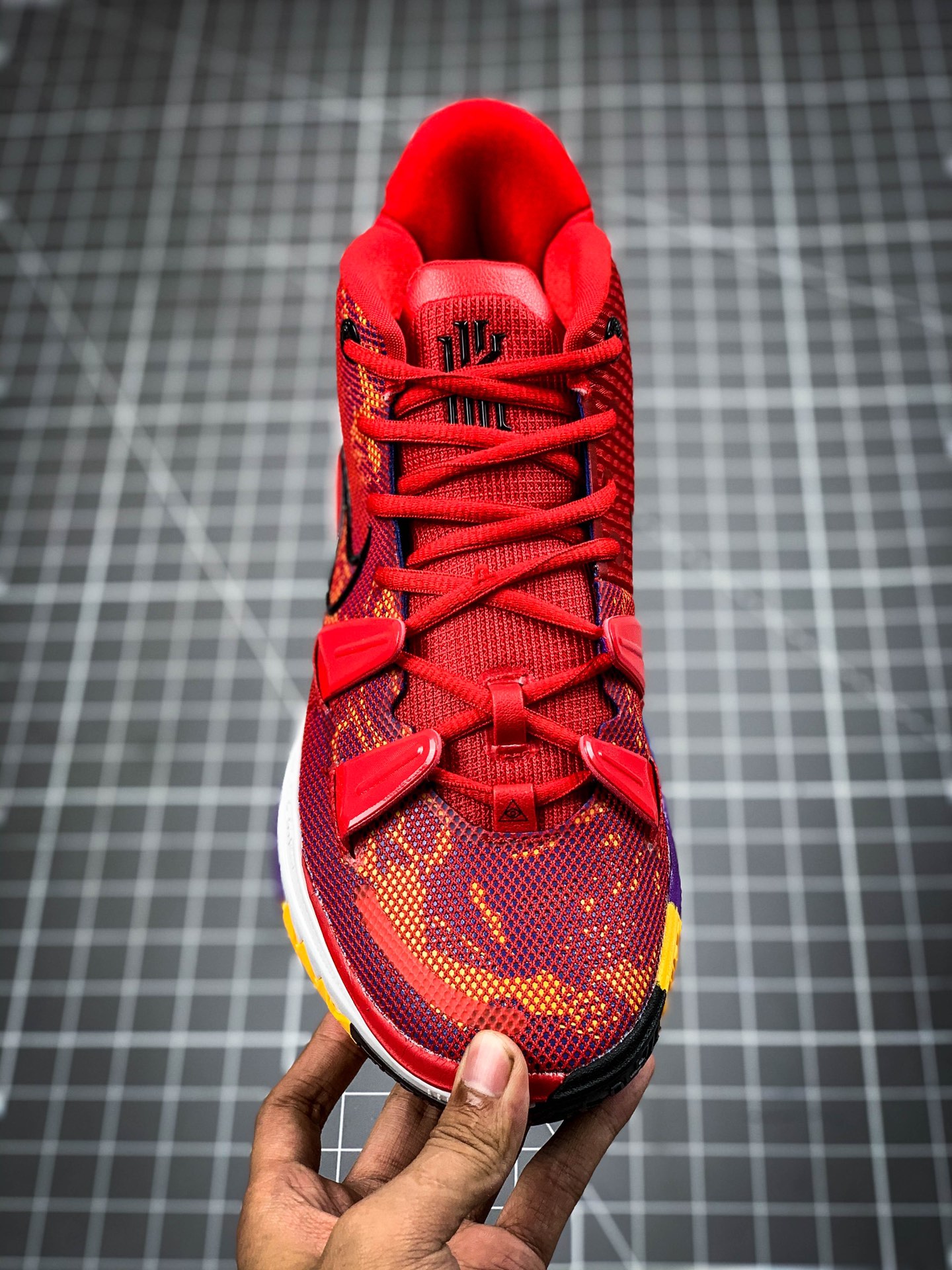 220 【公司级 欧文篮球鞋系列】耐克/NIKE  欧文7代篮球鞋 红  货号：DC0588-600