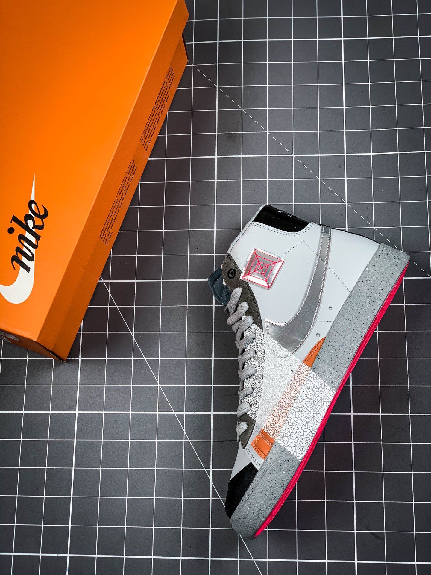 200  耐克 开拓者 这款以上海为主题的Blazer Mid 77 Vintage DC9170-001