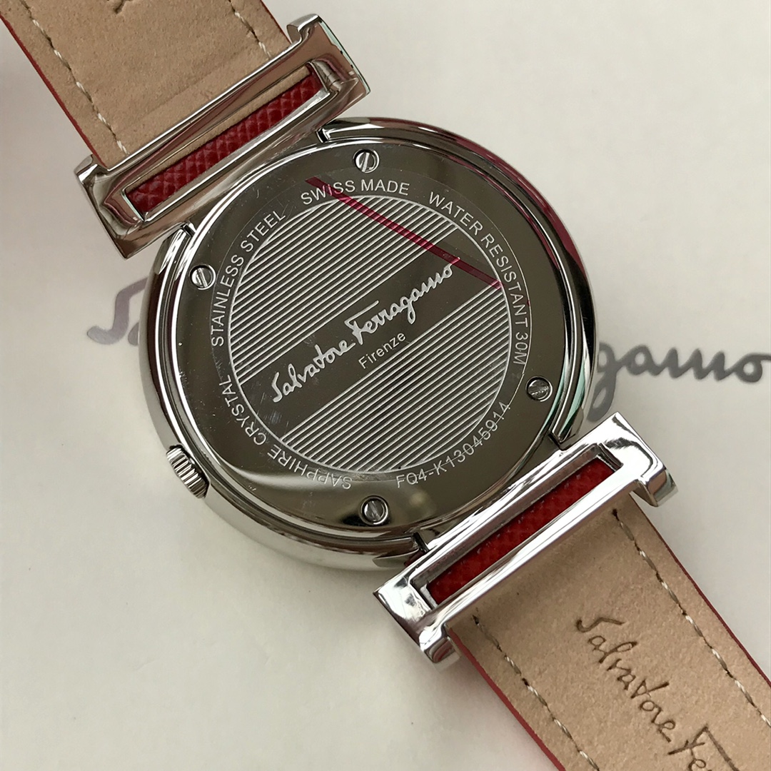 菲拉格慕FQ4石英女表