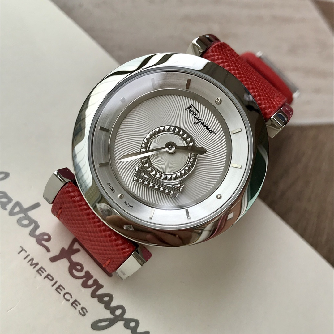 菲拉格慕FQ4石英女表