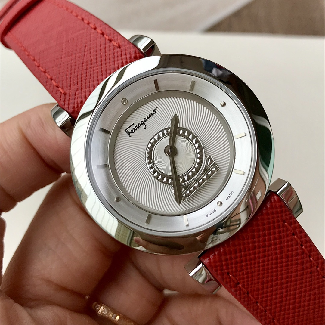 菲拉格慕FQ4石英女表