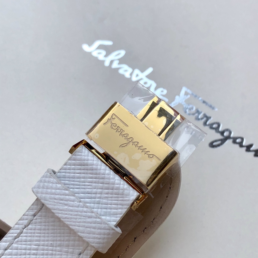 菲拉格慕FQ4石英女表