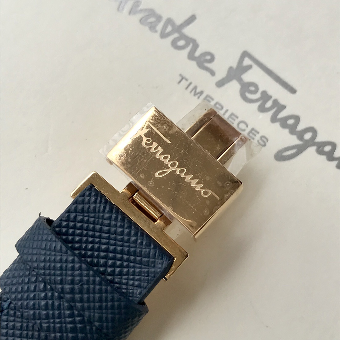 菲拉格慕FQ4石英女表