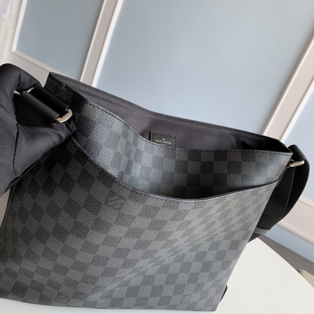 Louis Vuitton LV District 中号邮差包 N40350