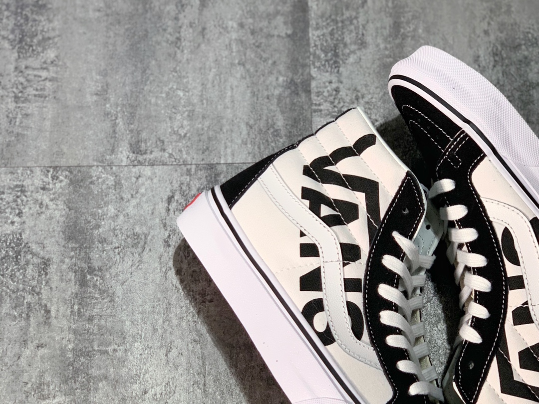 160 Vans SK8-Hi 高帮字母Logo 经典黑白搭配鞋身VANS字母印花 VN0A2XSBQW7