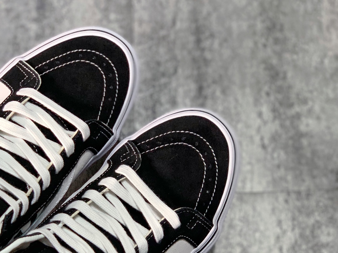 160 Vans SK8-Hi 高帮字母Logo 经典黑白搭配鞋身VANS字母印花 VN0A2XSBQW7