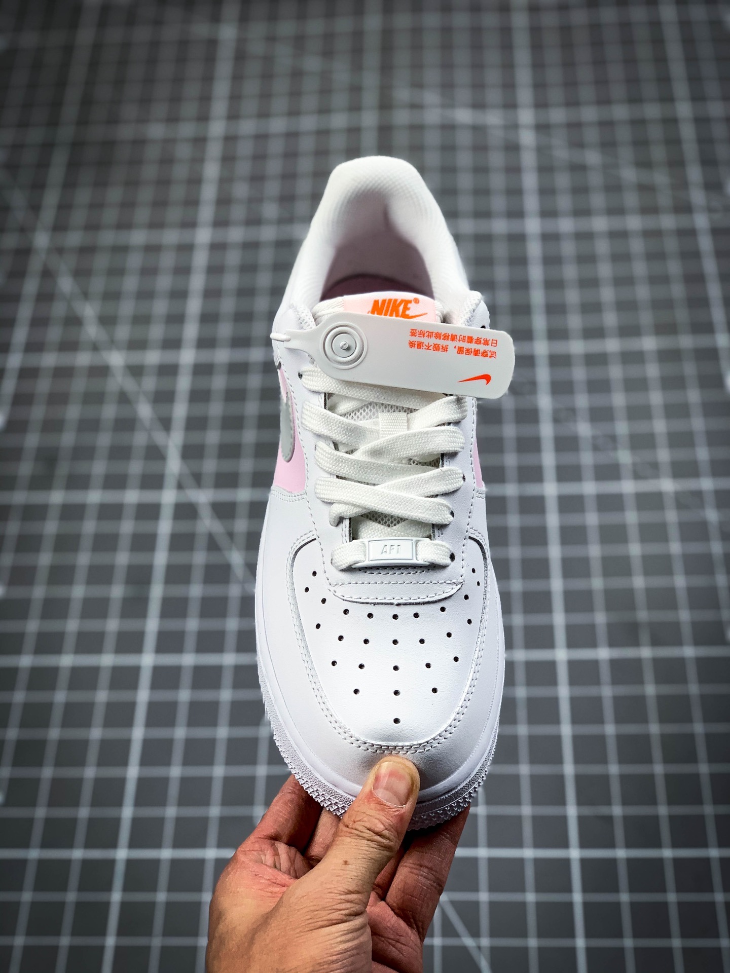 200 公司级Nike Air Force 1'07 Low  粉镭射 主要配色为粉色 CZ0369-100