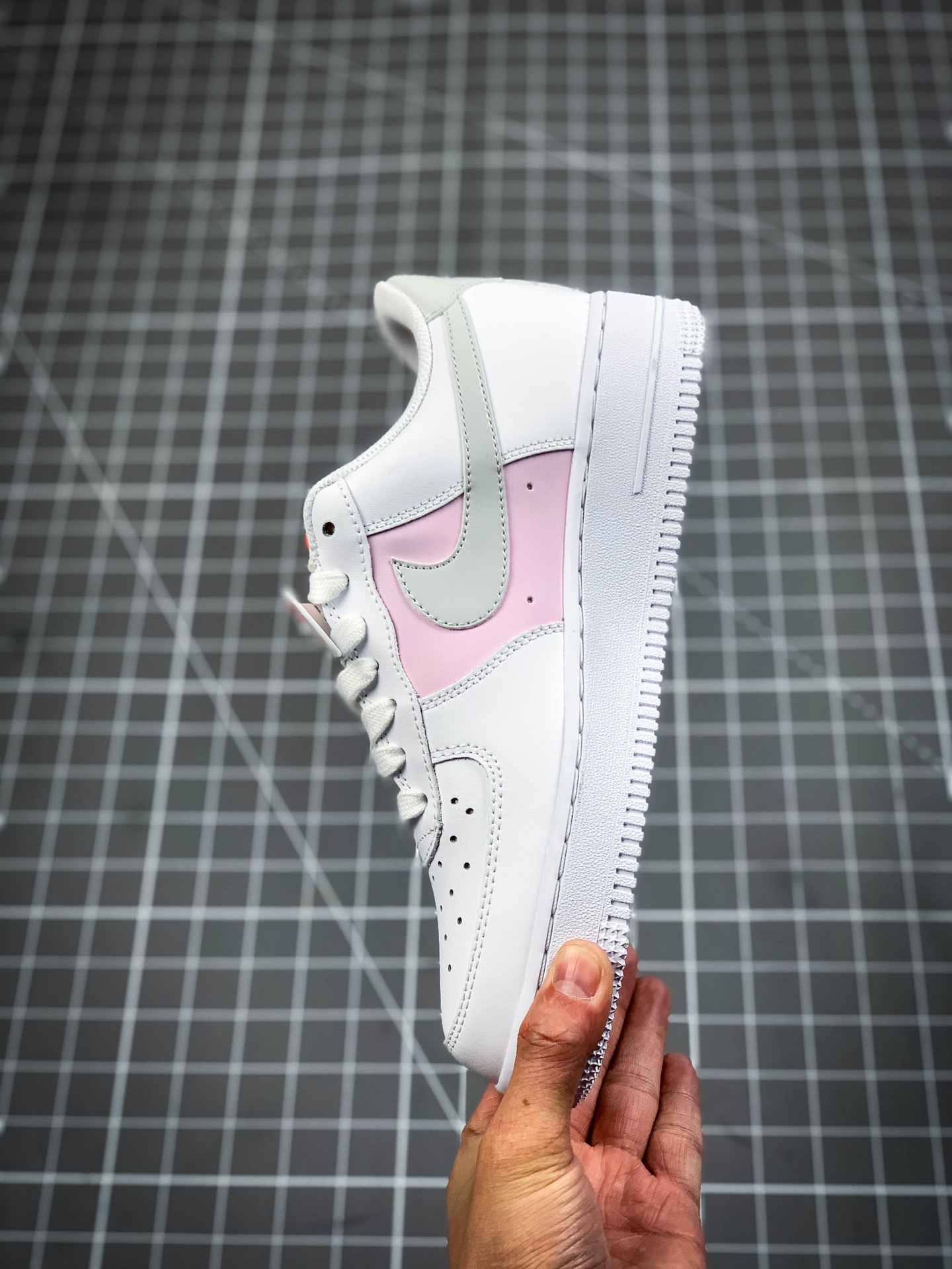 200 公司级Nike Air Force 1'07 Low  粉镭射 主要配色为粉色 CZ0369-100