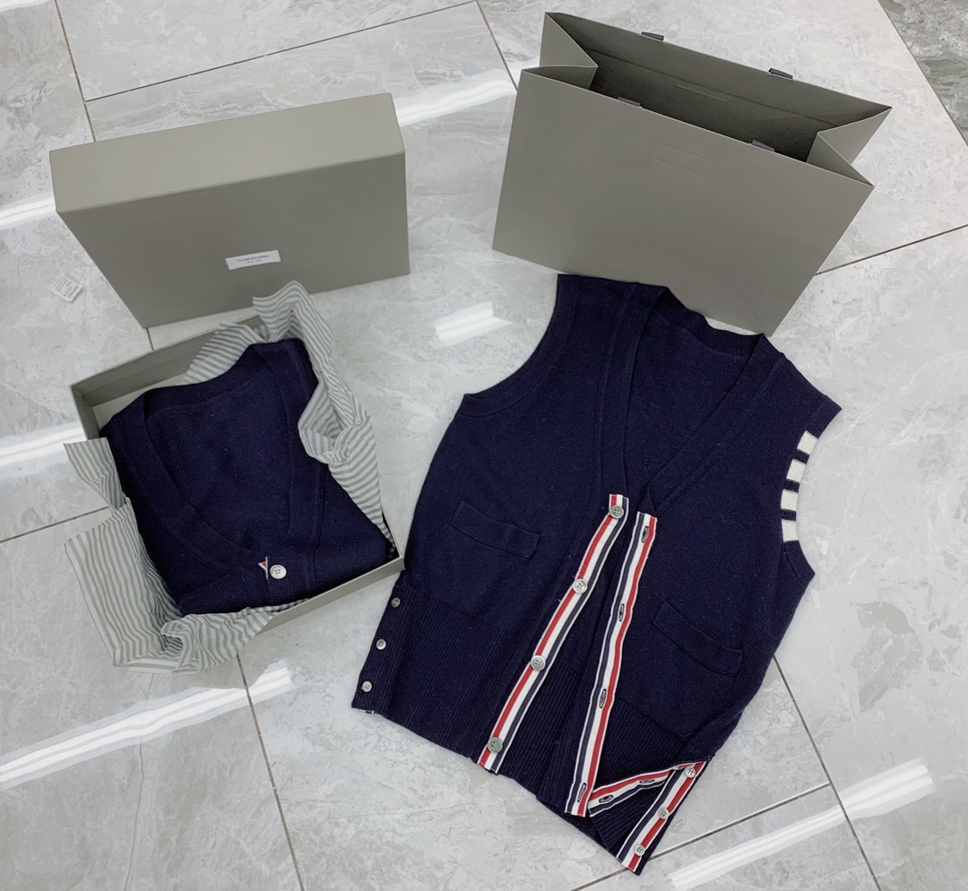 톰브라운 남성 반팔 126382 Thom Browne T Shirt 썸네일 이미지