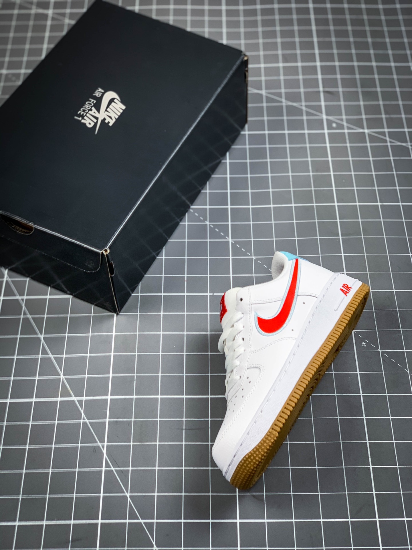 220 公司级Nike Air Force 1 Low “白蓝红”  空军一号低帮百搭休闲运动板鞋  DA4660-101