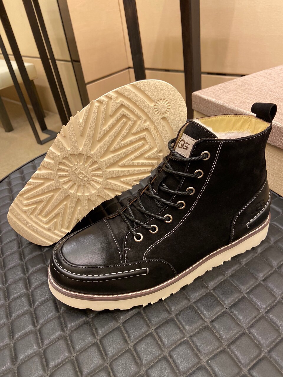 （真全羊毛里不加丝假毛）【UGG男鞋】 版型好到不多说，品质、做工、材料再度升级帅气来袭👏俊朗的外形👏精