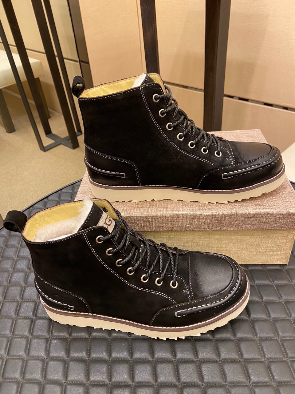 （真全羊毛里不加丝假毛）【UGG男鞋】 版型好到不多说，品质、做工、材料再度升级帅气来袭👏俊朗的外形👏精