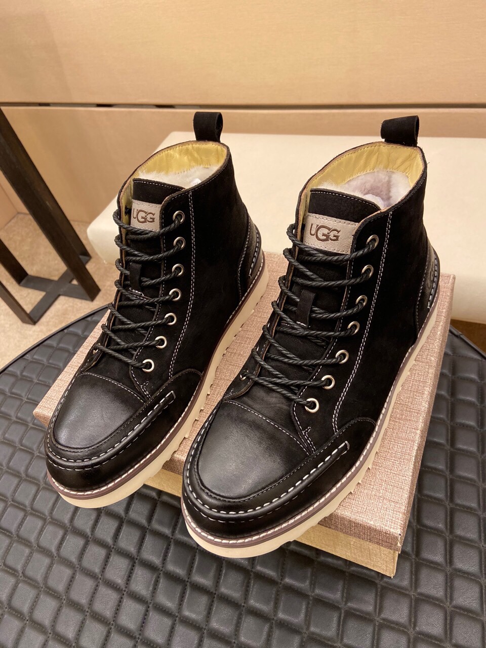（真全羊毛里不加丝假毛）【UGG男鞋】 版型好到不多说，品质、做工、材料再度升级帅气来袭👏俊朗的外形👏精
