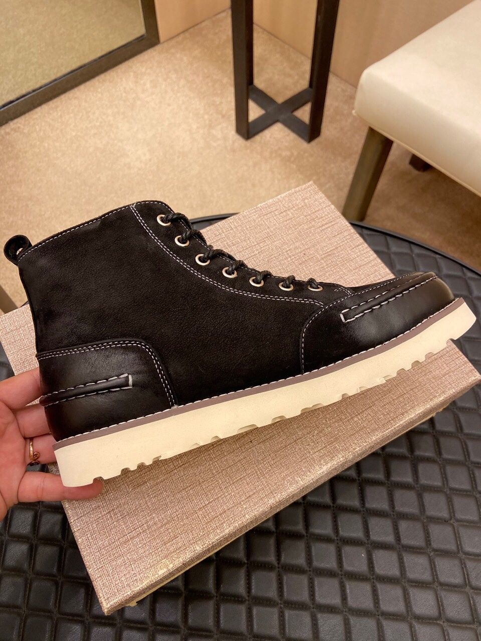 （真全羊毛里不加丝假毛）【UGG男鞋】 版型好到不多说，品质、做工、材料再度升级帅气来袭👏俊朗的外形👏精